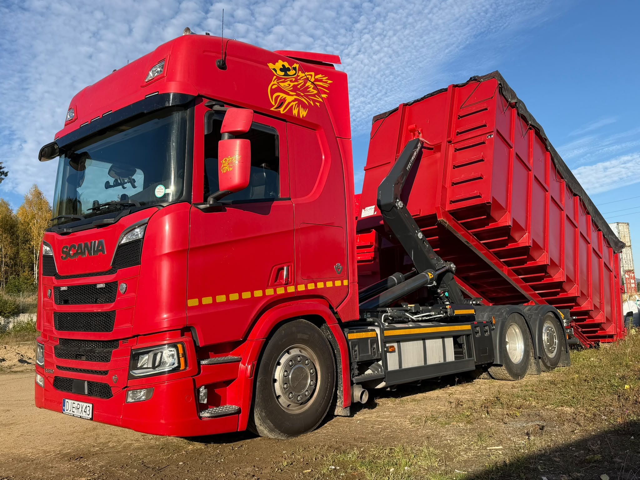 Hakowiec Scania z kontenerem